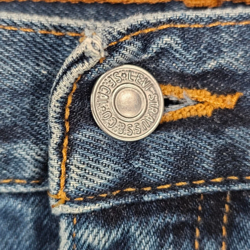 Vintage 1999 Levis 550 Relaxed Fit Jeans Mens 42x32 Medium Wash Distressed Denim